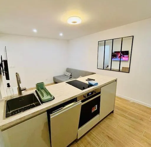 Joli Appartement Renove Incluant Parking A 10 Min De Paris